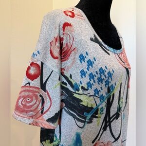 Abstract Floral Print Women's Short Sleeve Knit Top-Large